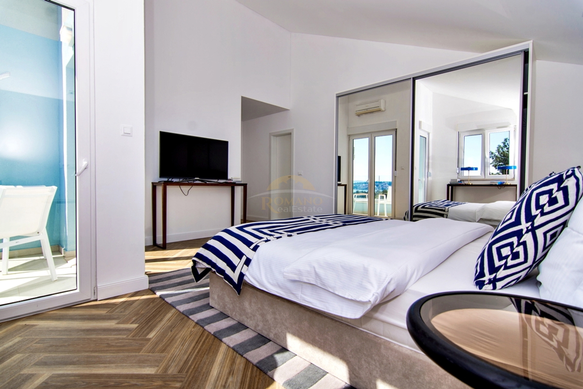 Čudovit penthouse oddaljen le 50 m od morja na otoku Čiovu - 240 m2